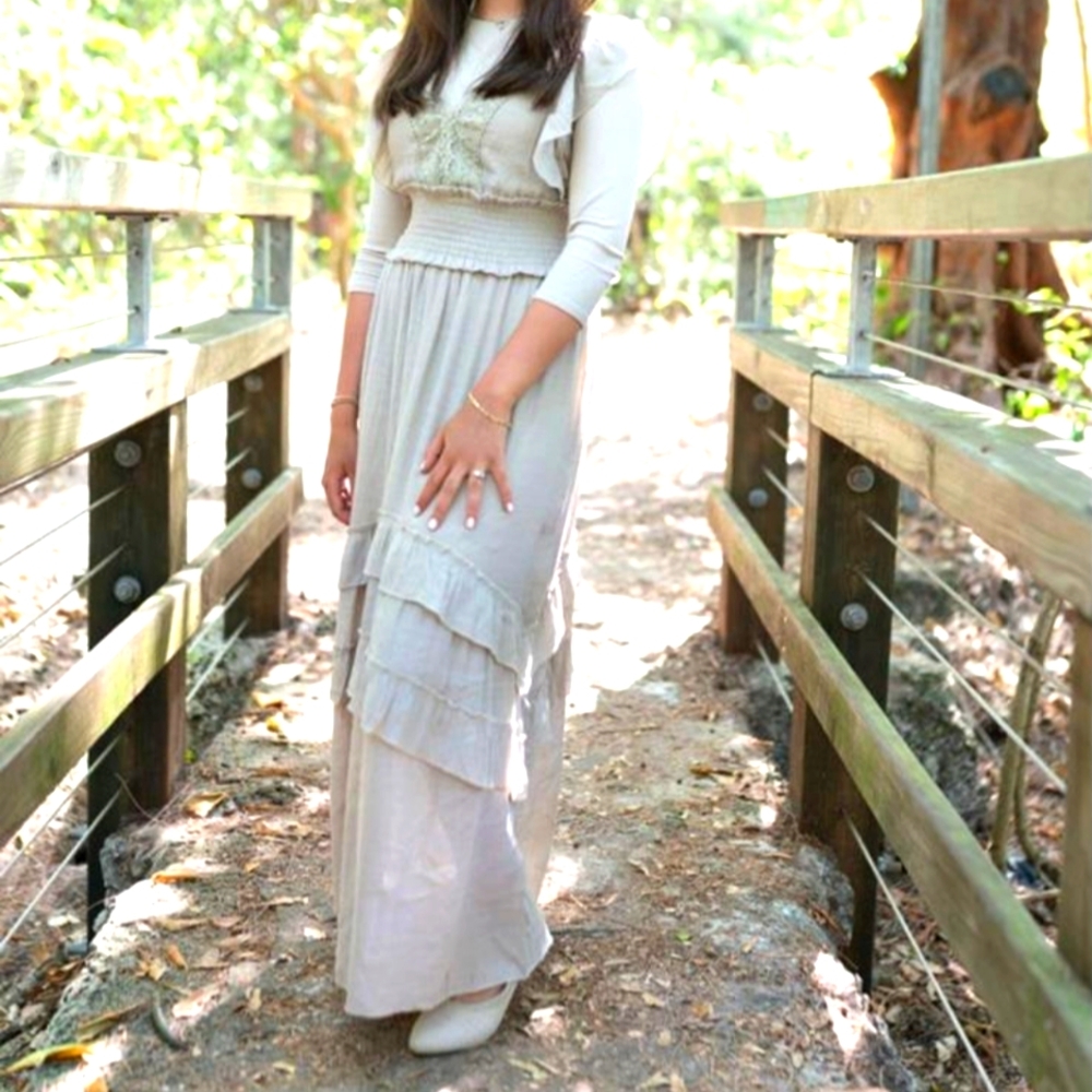 Elegant Cream Maxi Dress- Used-pimply